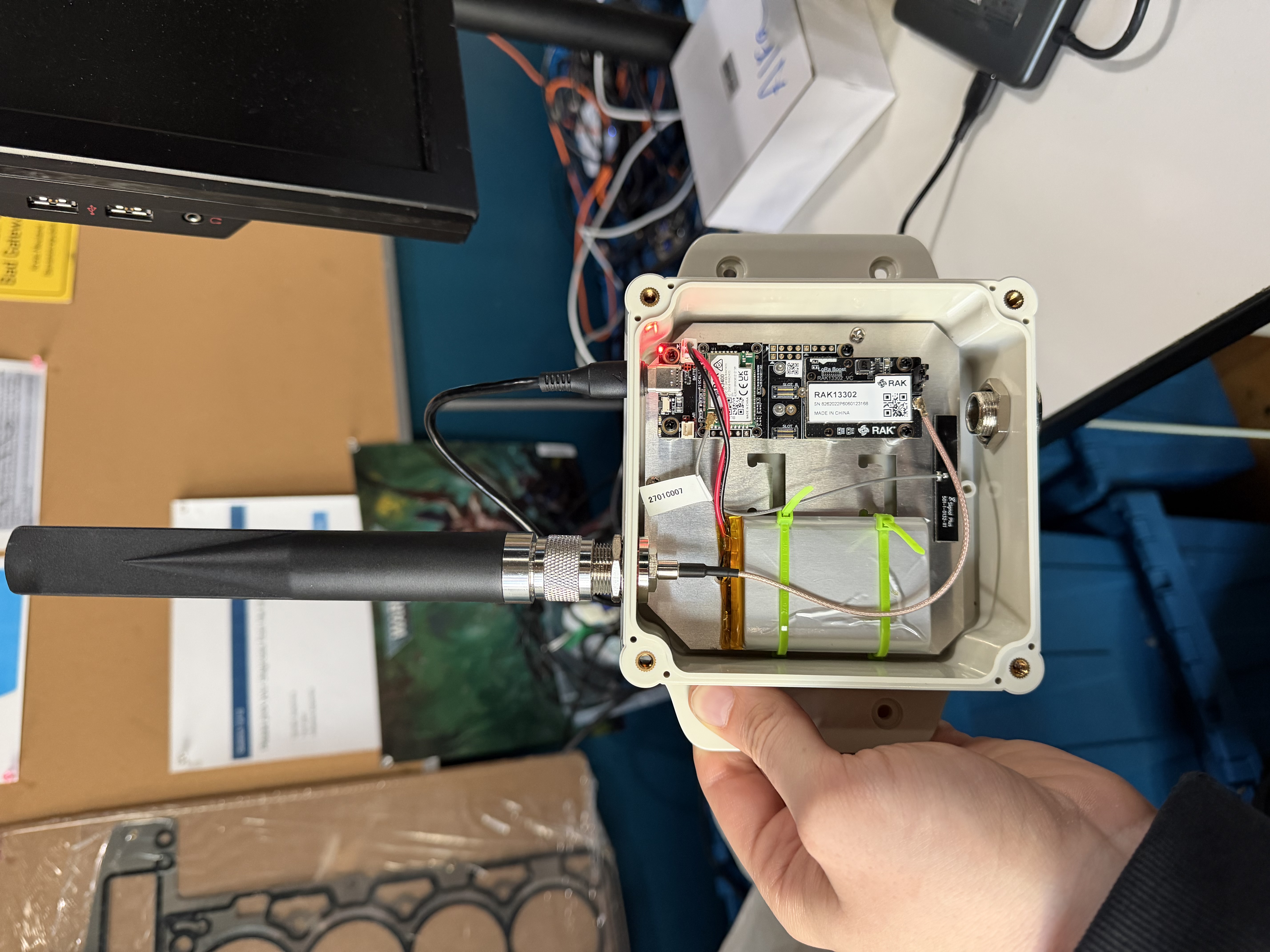 dma-meshcore-repeater-new-inside.jpeg